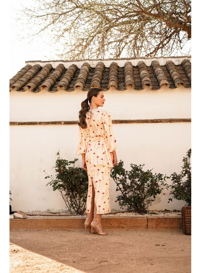 Top estampado asimétrico y lazada en cintura para eventos