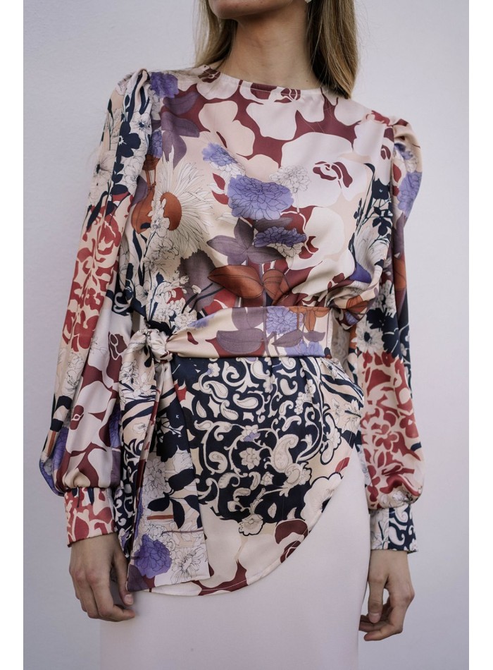 Printed blouse-type top with asymmetrical hem...