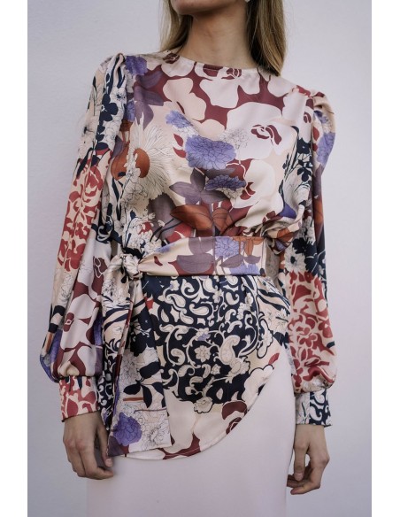 Top imprimé de style blouse avec ourlet asymétrique et laçage