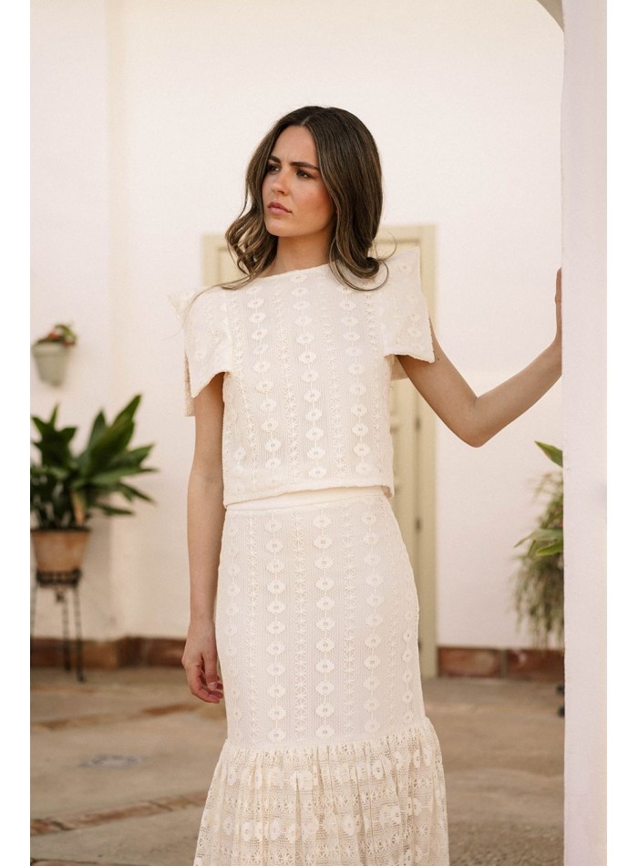 Raw macramé short top with v-neck sleeves