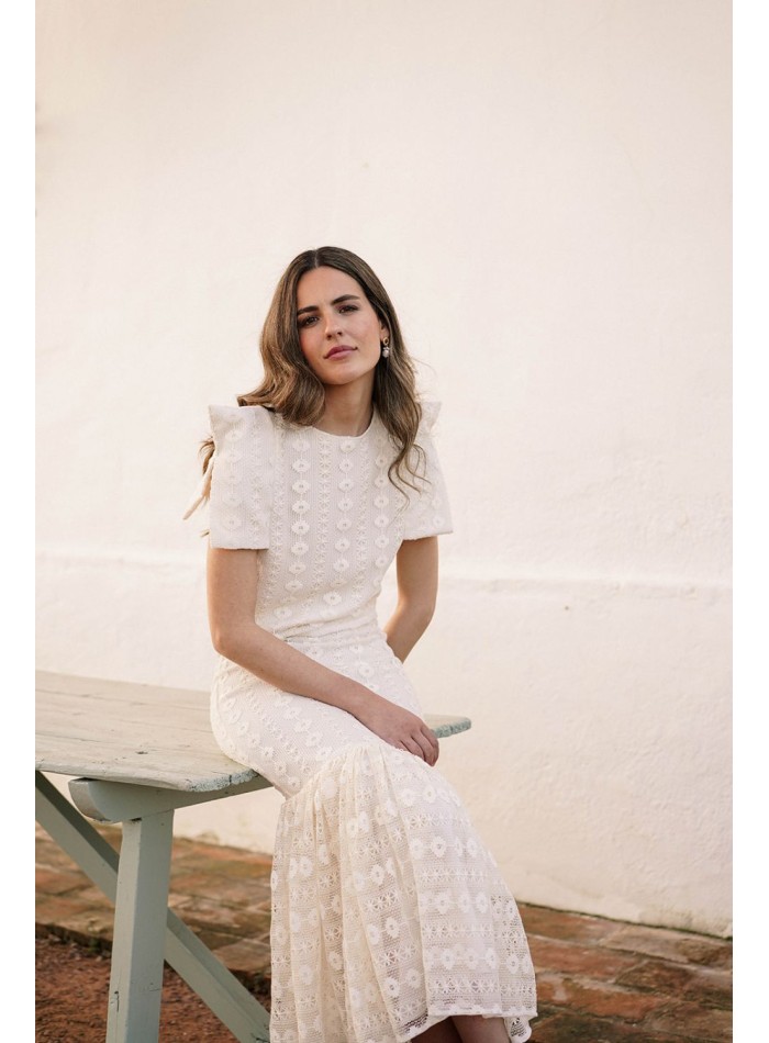 Top corto de macramé marfil con mangas en pico para comuniones