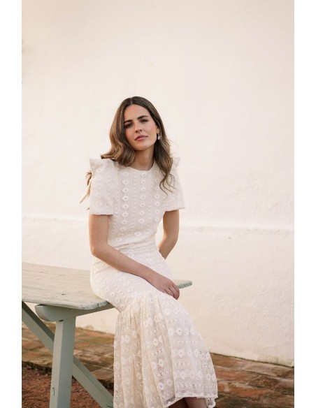 Raw macramé short top with v-neck sleeves