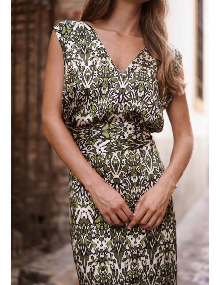 Top de tirantes estampados con escote pico para cenas de verano