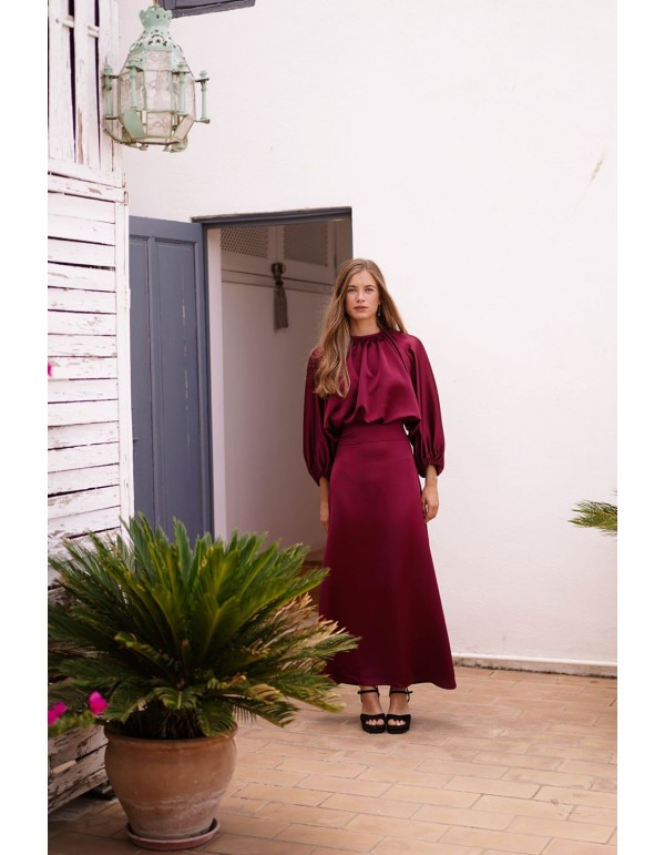 Long sleeve burgundy top with gathered at the waist 2