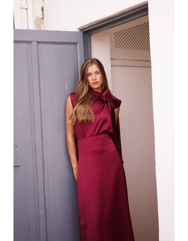 Asymmetrical burgundy top with lacing on one side 2