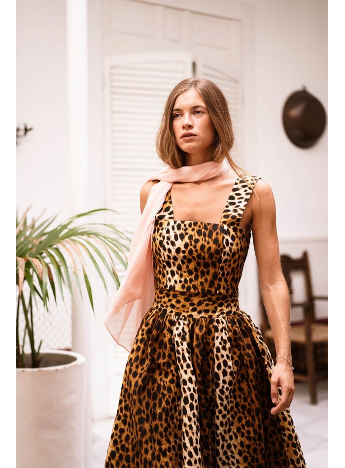 Top de tirantes anchos estampado leopardo para eventos