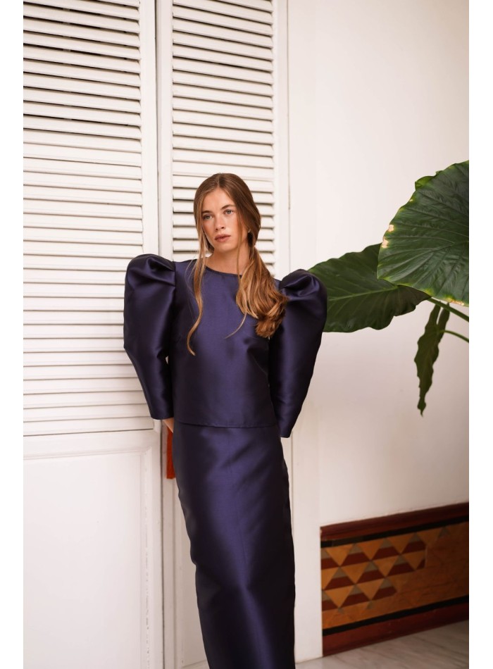 Top de mikado azul marino con mangas abullonadas para eventos