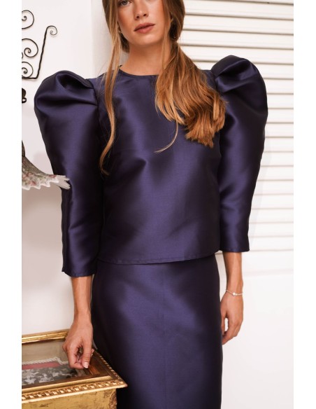 Top de mikado azul marino con mangas abullonadas para combinar con falda a juego