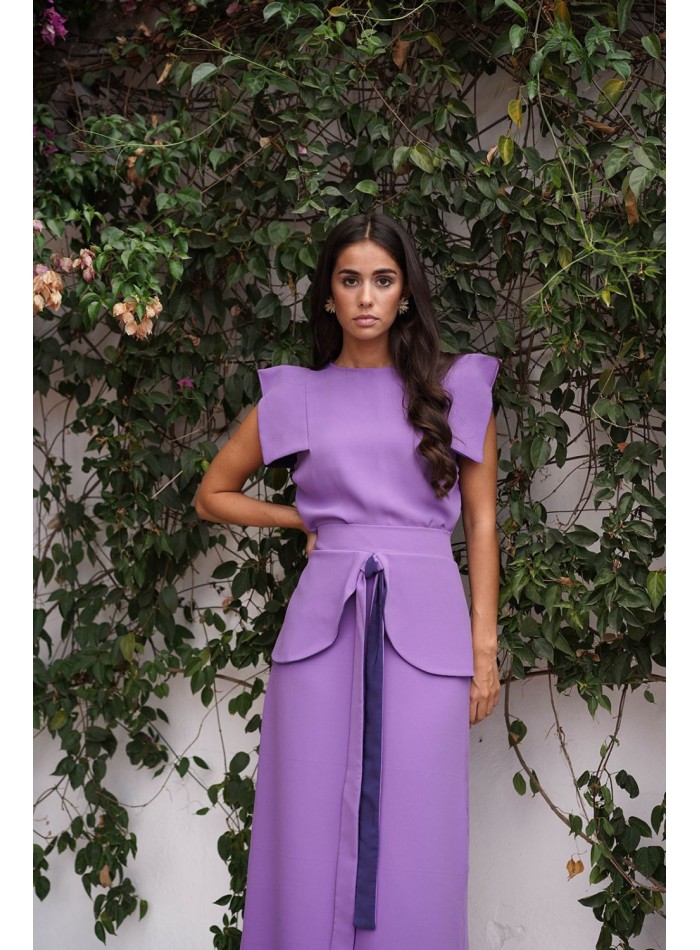 Top malva de manga corta con forro azul para eventos especiales