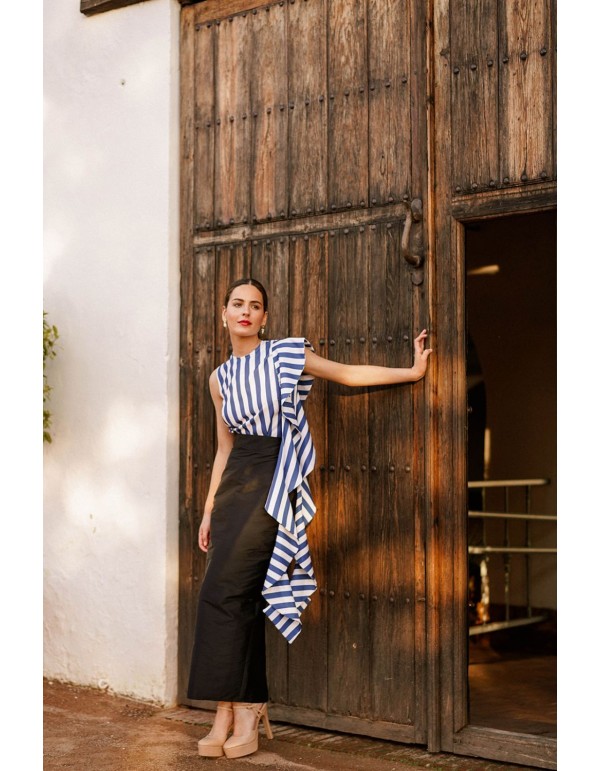 Top de tirantes con volantes y rayas azules 2