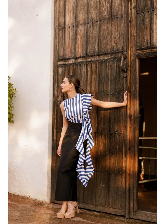 Top de tirantes con volantes y rayas azules para ocasiones especiales