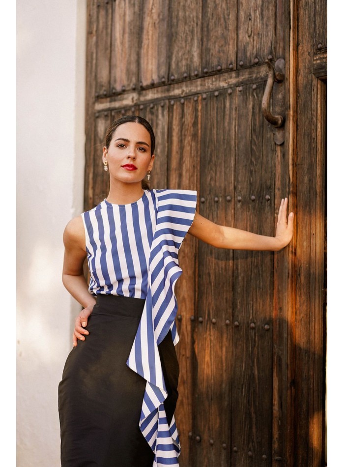 Top de tirantes con volantes y rayas azules para invitadas