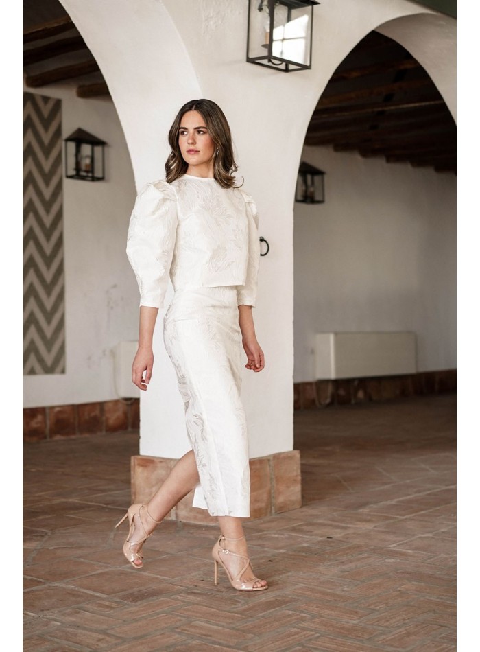 Falda midi brocada en color crudo