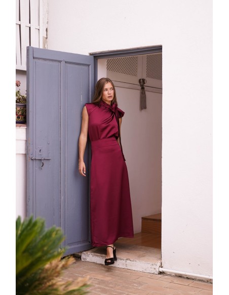 Jupe midi évasée en satin bourgogne