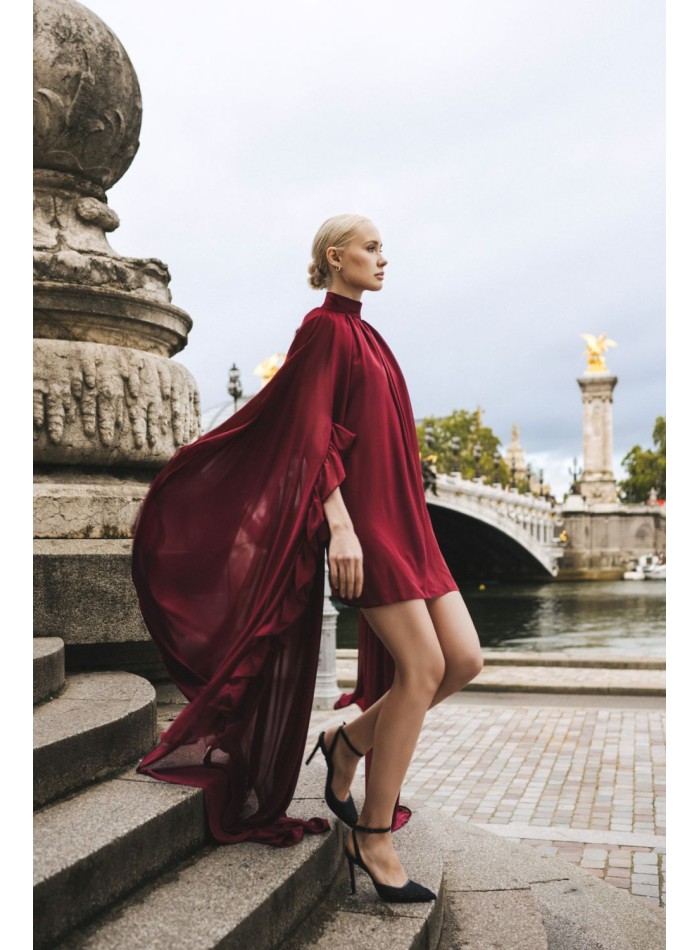 Robe courte en mousseline de soie bordeaux avec...