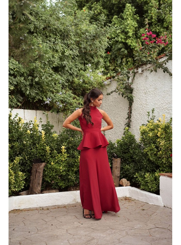 Longue robe d'invité avec ceinture de style péplum