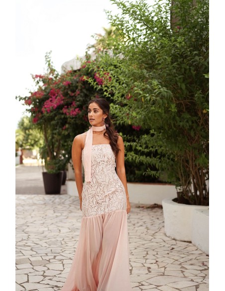 Longue robe en dentelle rose perle avec jupe en mousseline de soie