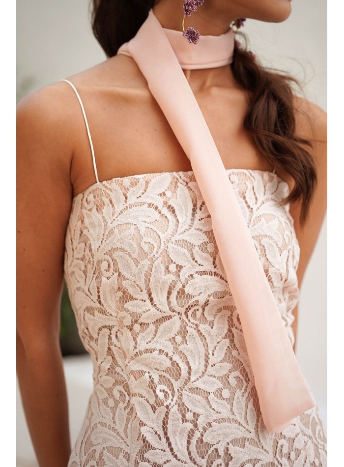 Longue robe en dentelle rose perle avec jupe en...