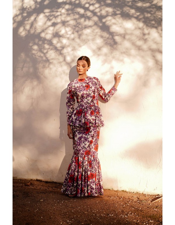 Robe longue imprimée avec taille plissée et ourlet à volants 2