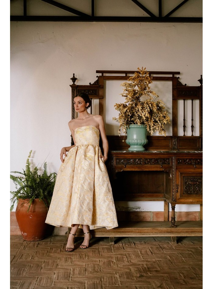 Vestido midi amarillo palabra de honor con bolsillos para eventos