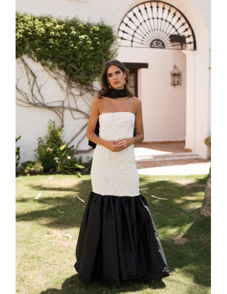 Long black and white strapless dress