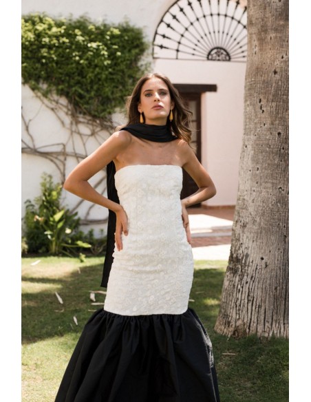 Long black and white strapless dress