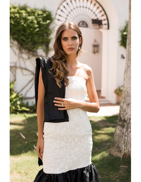 Long black and white strapless dress