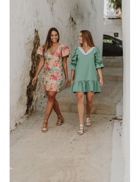 Robe courte florale à manches courtes bouffantes