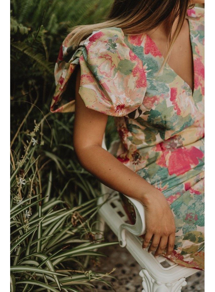 Short floral dress with short puffed sleeves