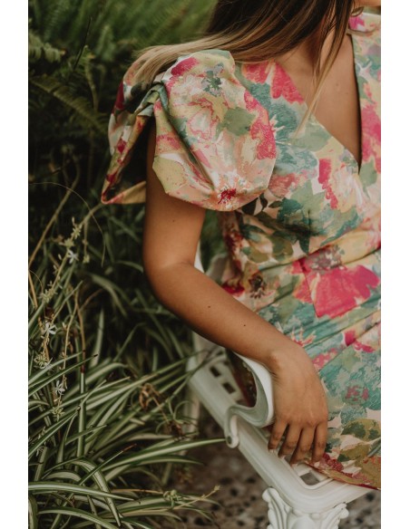 Robe courte florale à manches courtes bouffantes