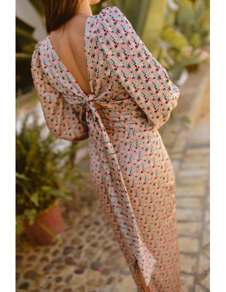 Top multicolor con estampado geométrico y manga larga para graduaciones