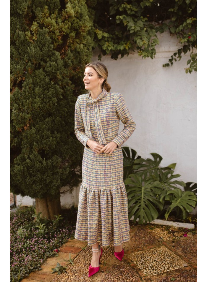 Vestido midi de tweed multicolor con lazada y volante para eventos