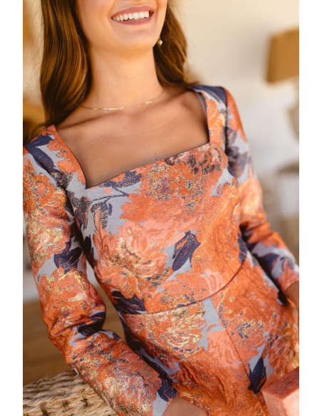 Vestido midi floral naranja y azul con escote cuadrado