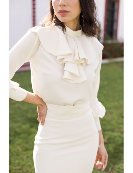 Blusa con cuello volantes crudo y mangas largas para ocasiones especiales