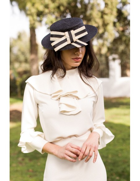 Blusa con cuello volantes crudo y mangas largas para mama comunion