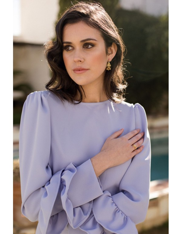 Blusa de fiesta azul claro con mangas largas y volantes para graduaciones