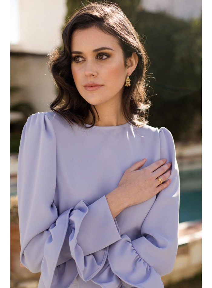 Blusa de fiesta azul claro con mangas largas y volantes para graduaciones