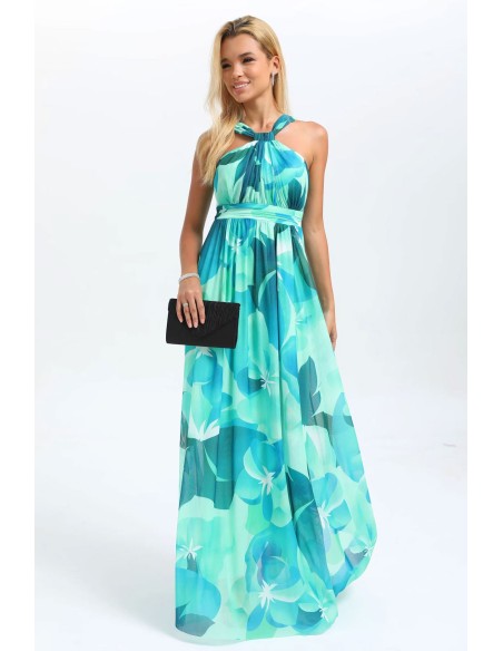 Vestido largo verde de fiesta con estampado floral y escote halter, look ideal de invitada de boda
