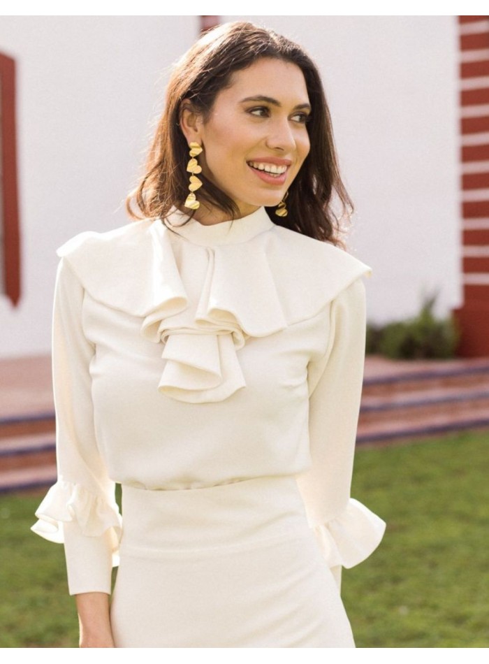 Blusa con cuello volantes crudo y mangas largas para eventos