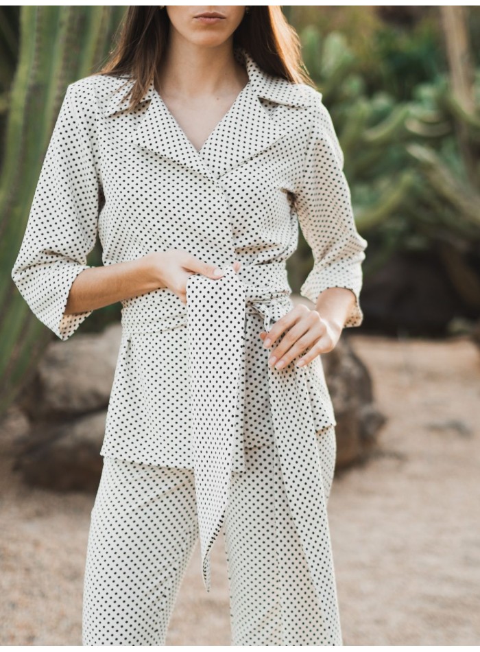 Chaqueta cruzada con estampado de lunares