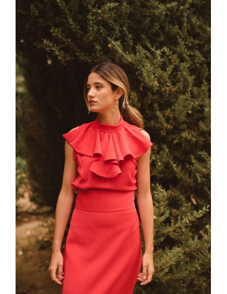 Top rojo sin manga con cuello con volantes