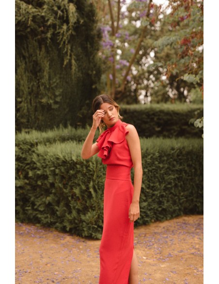 Top rojo sin manga con cuello con volantes