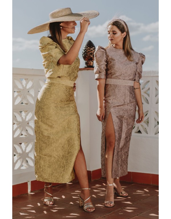 Falda midi con brocado de flores rosa maquillaje 2