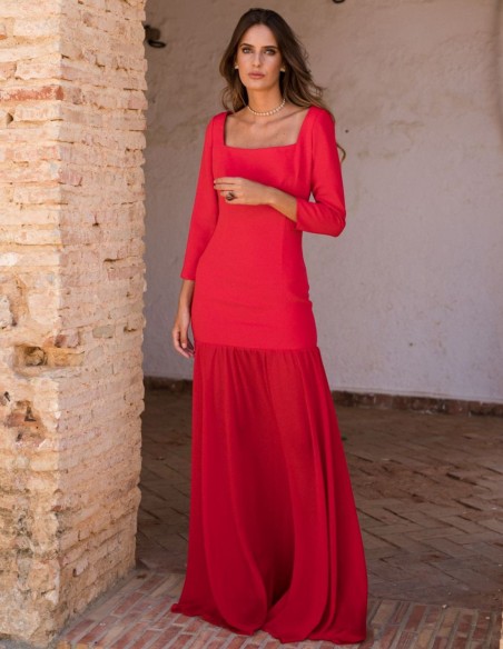 Vestido largo rojo con falda de gasa y cuerpo en crepé