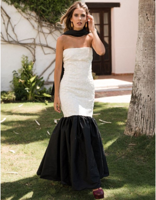 Long black and white strapless dress