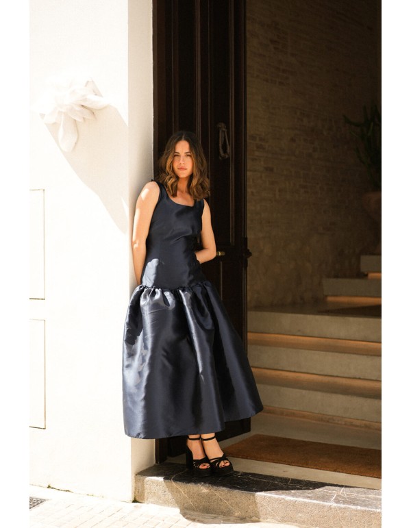 Vestido de fiesta midi azul marino con maxi volante de mikado 2