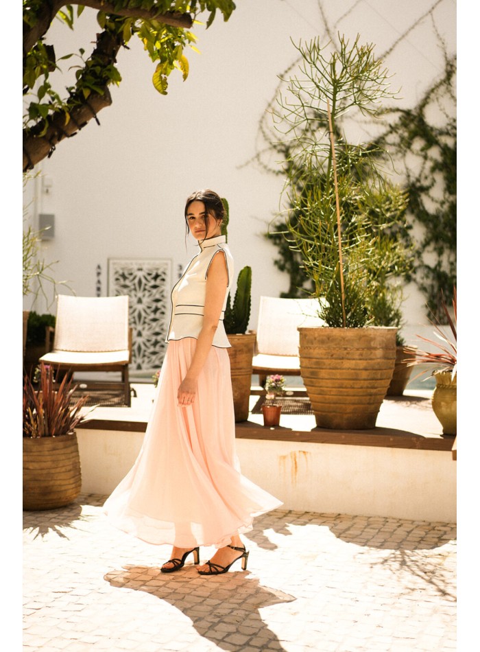 Gilet écru avec passepoil noir