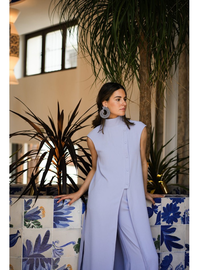 Longue blouse lavande avec fente et col montant