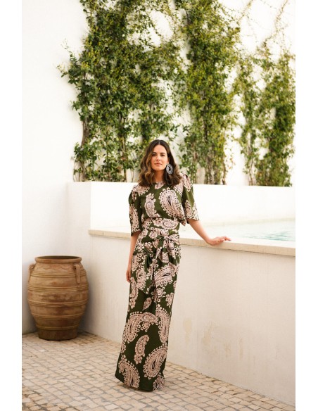 Top manga corta con estampado verde étnico para invitada de boda