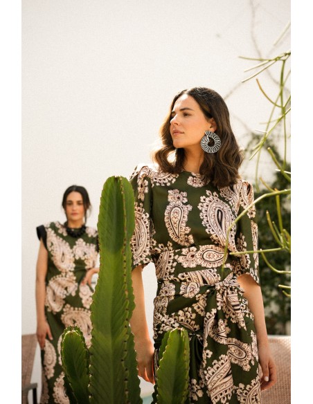 Top manga corta con estampado verde étnico para eventos especiales